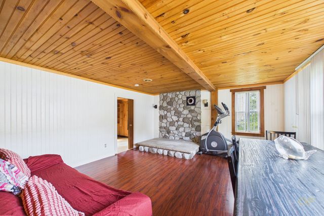 7 Wayne St, Fairhaven, MA 02719