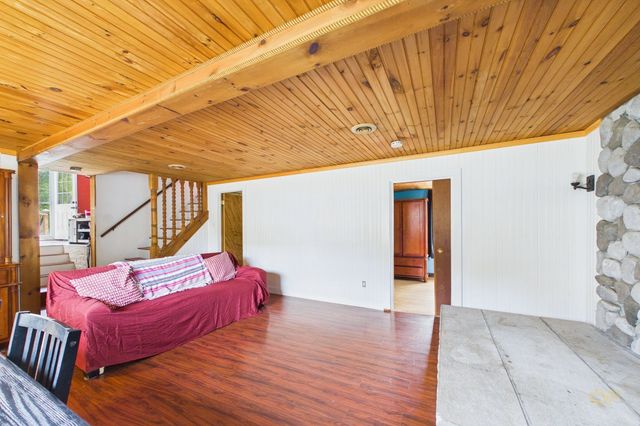 7 Wayne St, Fairhaven, MA 02719