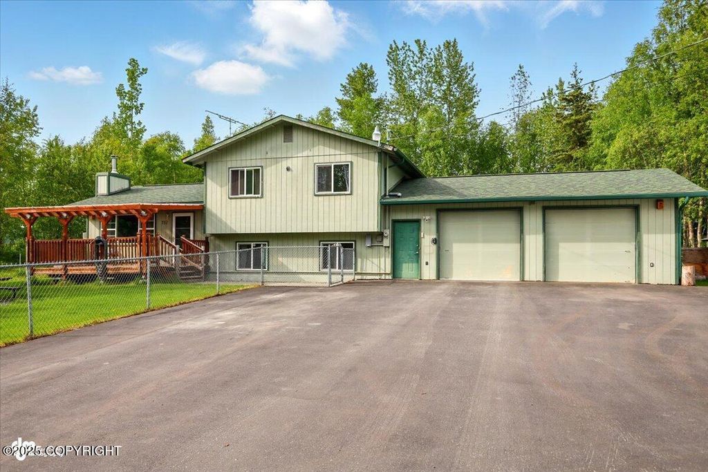 751 W Crestwood Avenue, Wasilla, AK 99654