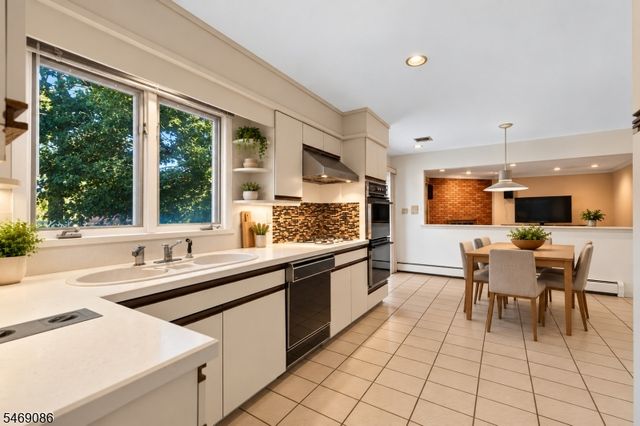 832 Creslyn Ct, Union Twp., NJ 07083