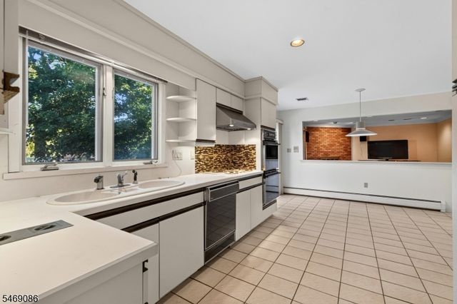 832 Creslyn Ct, Union Twp., NJ 07083