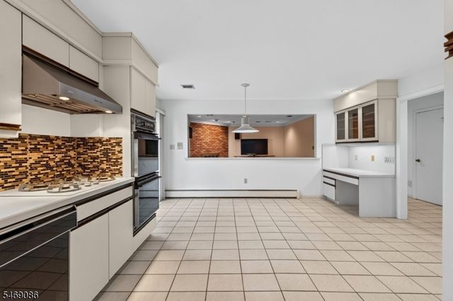 832 Creslyn Ct, Union Twp., NJ 07083