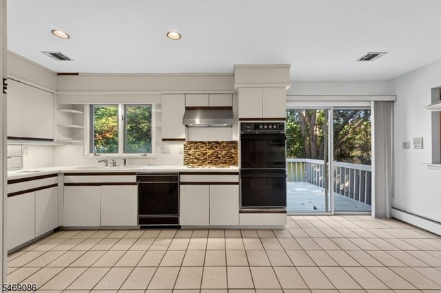 832 Creslyn Ct, Union Twp., NJ 07083