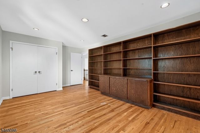832 Creslyn Ct, Union Twp., NJ 07083