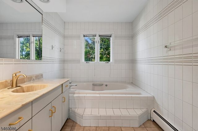 832 Creslyn Ct, Union Twp., NJ 07083