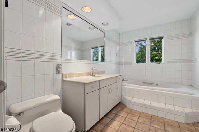 832 Creslyn Ct, Union Twp., NJ 07083