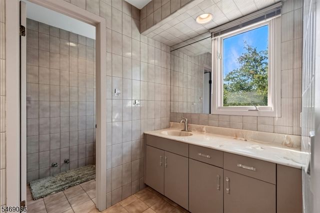 832 Creslyn Ct, Union Twp., NJ 07083