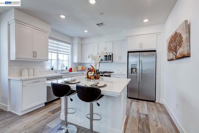 37441 Bowline Rd, Newark, CA 94560