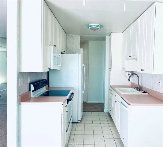 640 The Village, Redondo Beach, CA 90277