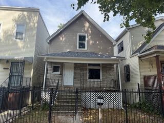 4902 W Gladys Avenue, Chicago, IL 60644