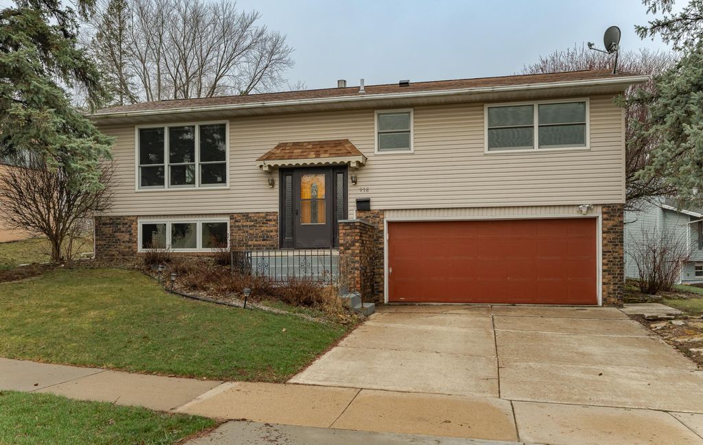958 28th Street NW, Rochester, MN 55901