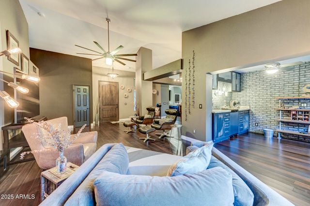 938 E KNIGHT Lane, Tempe, AZ 85284