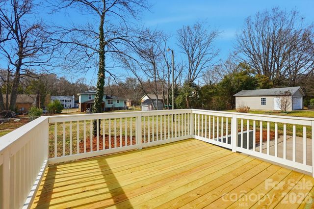 311 Red Roan Place, Charlotte, NC 28215
