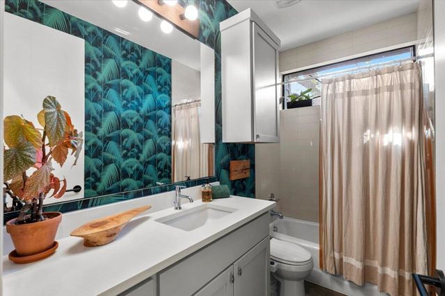 2500 E 3rd ST B, Austin, TX 78702