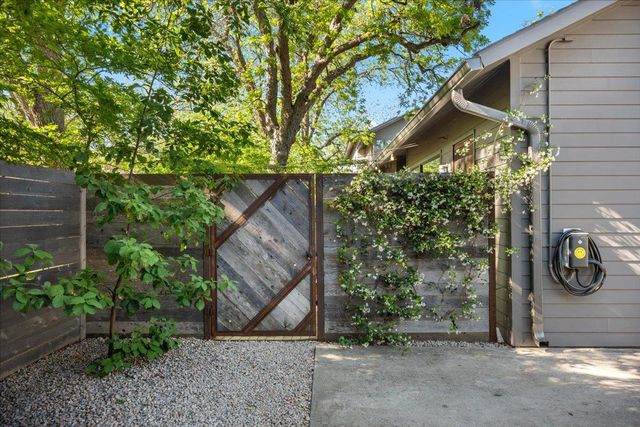 2500 E 3rd ST B, Austin, TX 78702