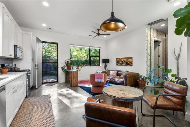 2500 E 3rd ST B, Austin, TX 78702