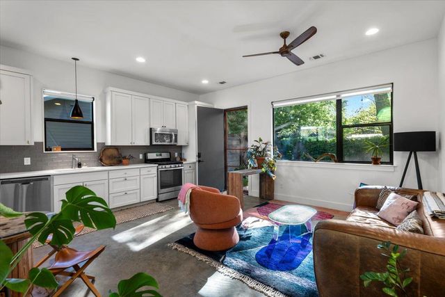 2500 E 3rd ST B, Austin, TX 78702