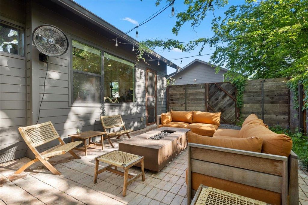 2500 E 3rd ST B, Austin, TX 78702