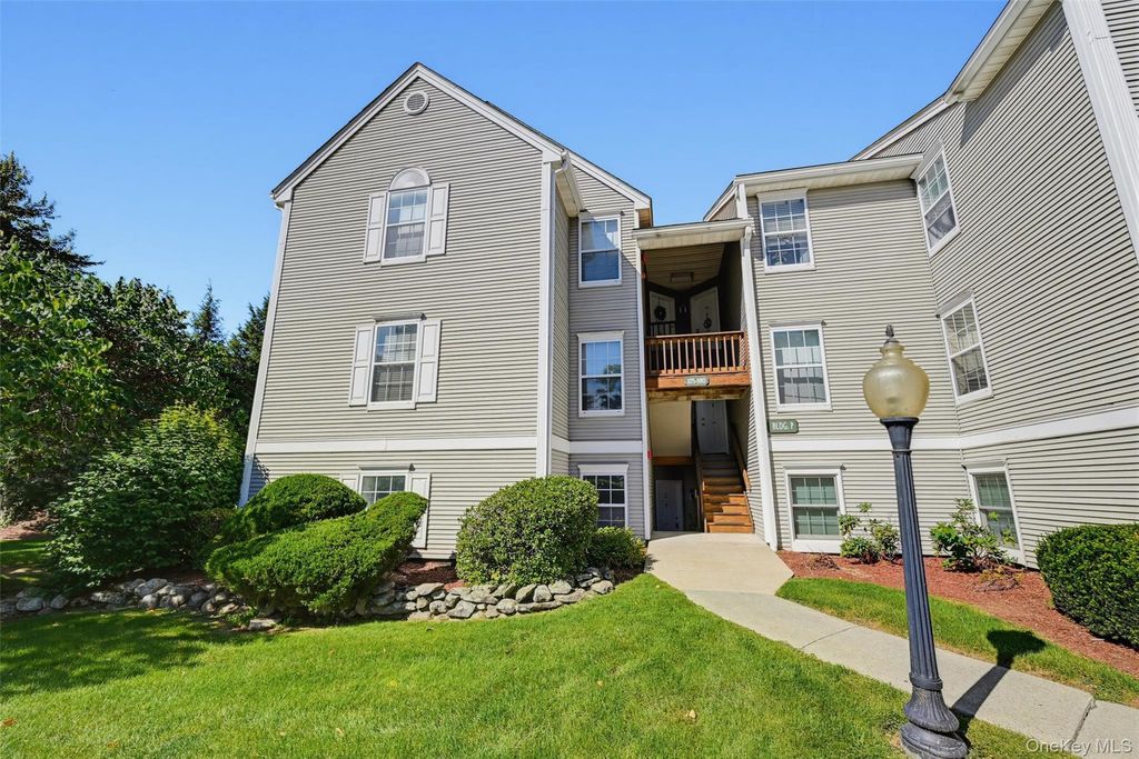 1175 Washington Green, New Windsor, NY 12553 — photo 2