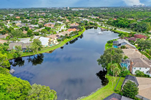 12886 La Rochelle Circle, Palm Beach Gardens, FL 33410