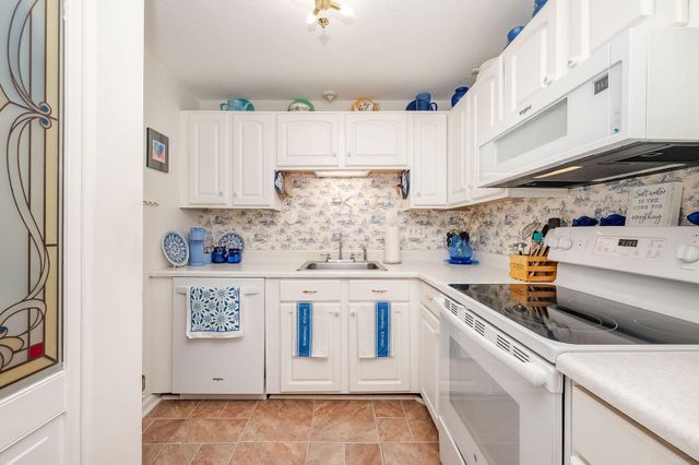 467 High St Unit 11, Hampton, NH 03842