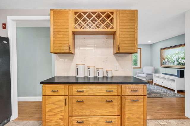 20 Greenlawn Ave, Dracut, MA 01826