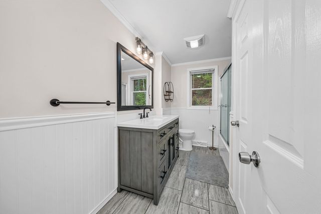 20 Greenlawn Ave, Dracut, MA 01826