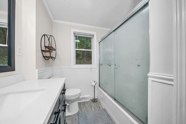 20 Greenlawn Ave, Dracut, MA 01826