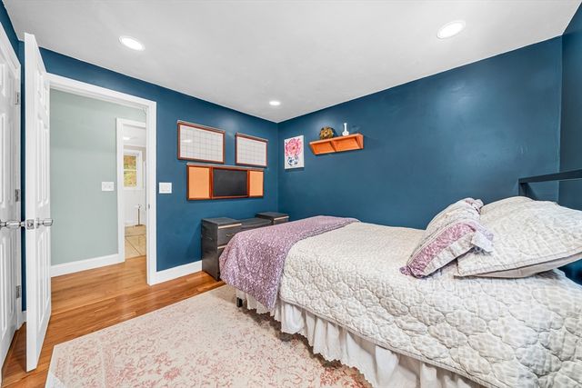 20 Greenlawn Ave, Dracut, MA 01826