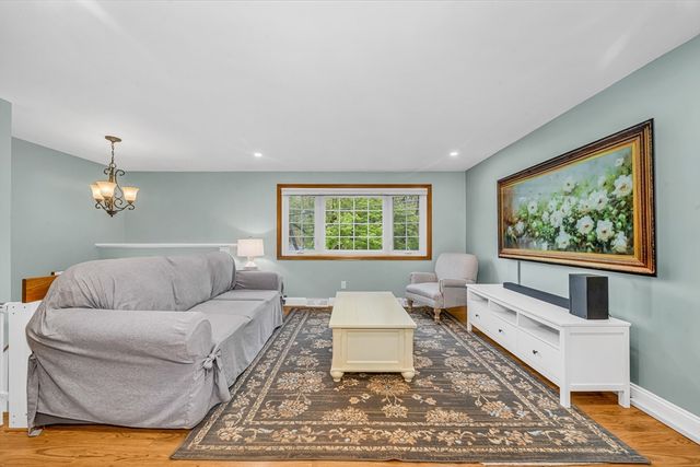 20 Greenlawn Ave, Dracut, MA 01826