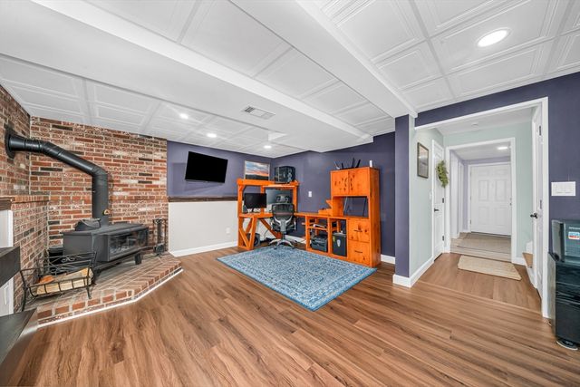 20 Greenlawn Ave, Dracut, MA 01826