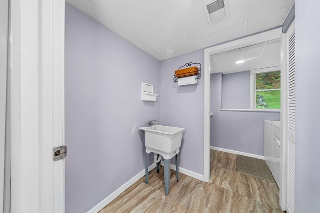 20 Greenlawn Ave, Dracut, MA 01826