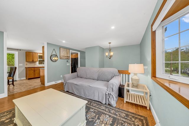 20 Greenlawn Ave, Dracut, MA 01826