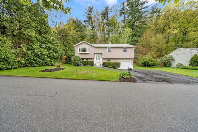 20 Greenlawn Ave, Dracut, MA 01826