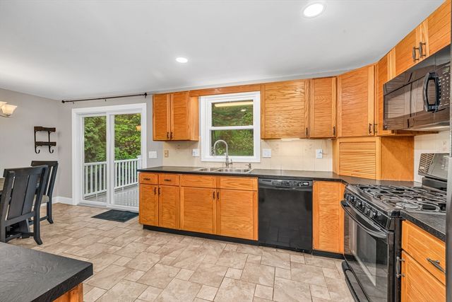 20 Greenlawn Ave, Dracut, MA 01826