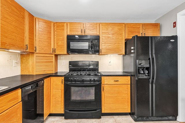 20 Greenlawn Ave, Dracut, MA 01826
