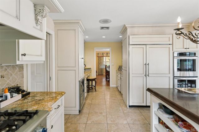 1360 Boxwood Drive W, Hewlett Harbor, NY 11557