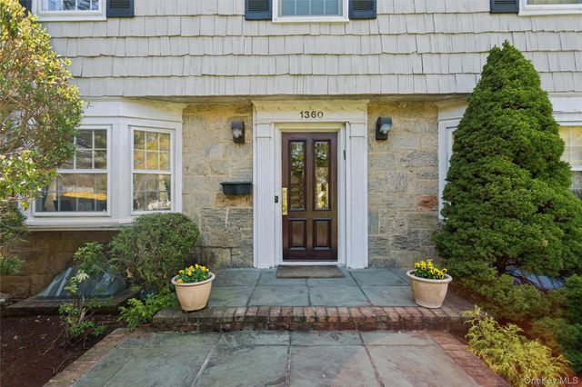 1360 Boxwood Drive W, Hewlett Harbor, NY 11557