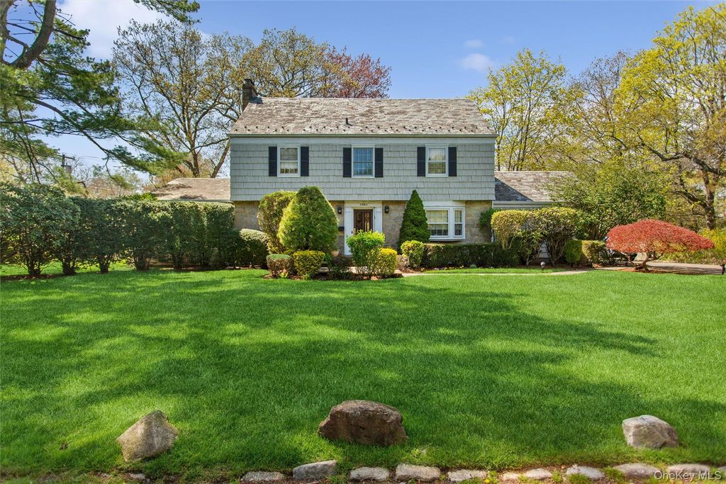 1360 Boxwood Drive W, Hewlett Harbor, NY 11557
