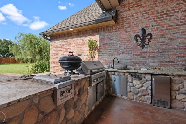 107 Colonel Burt Drive, Benton, LA 71006