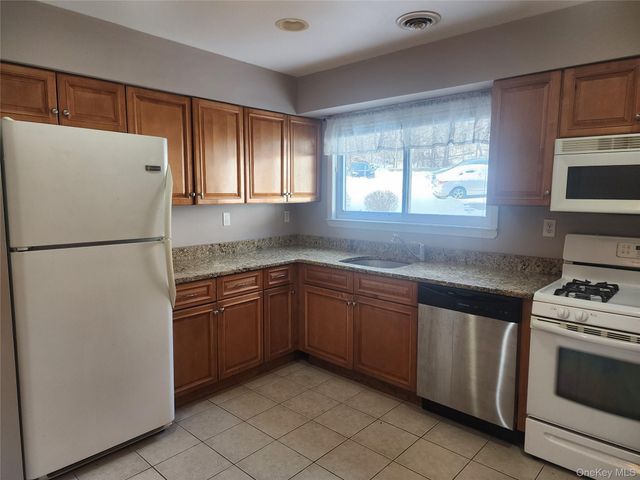 18 Pavilion Ridge Way 1, Suffern, NY 10901