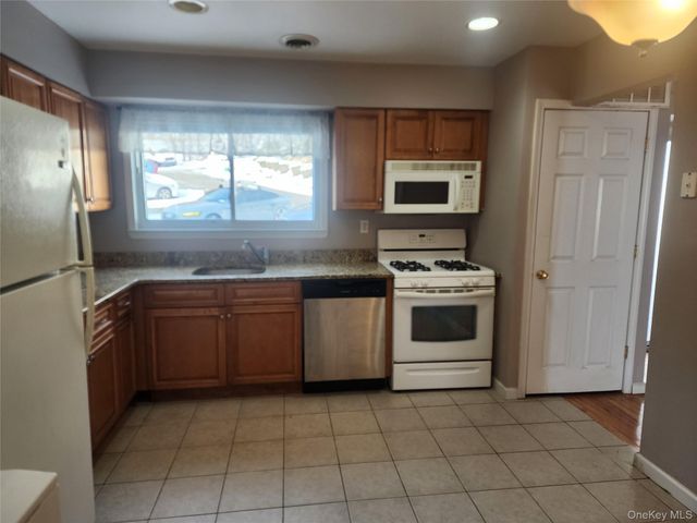 18 Pavilion Ridge Way 1, Suffern, NY 10901