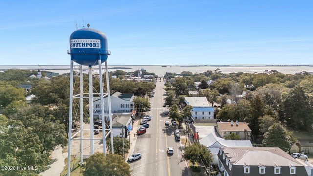 216 Foxcroft Road, Southport, NC 28461