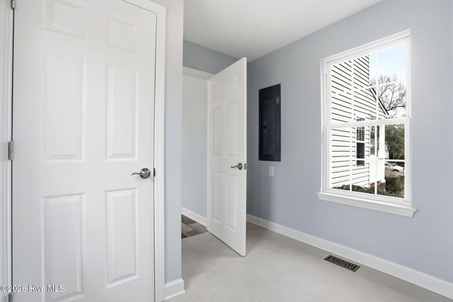 216 Foxcroft Road, Southport, NC 28461