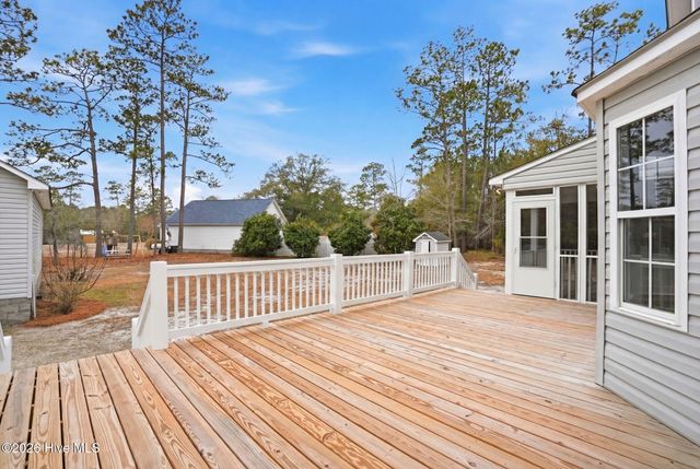 216 Foxcroft Road, Southport, NC 28461
