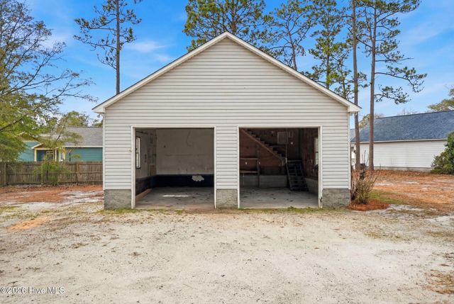 216 Foxcroft Road, Southport, NC 28461