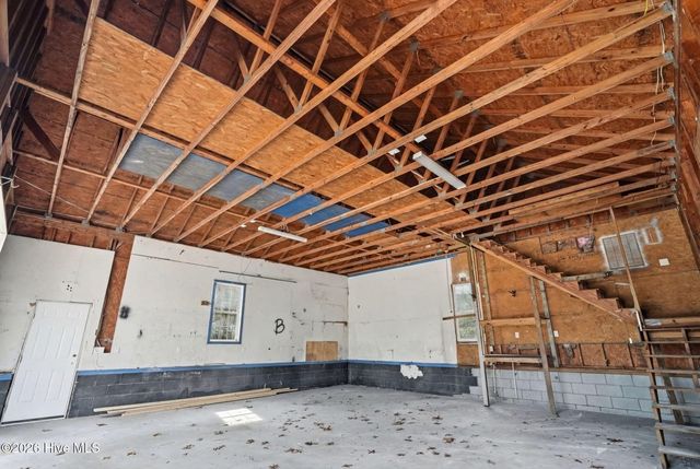 216 Foxcroft Road, Southport, NC 28461