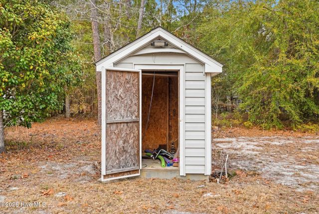 216 Foxcroft Road, Southport, NC 28461