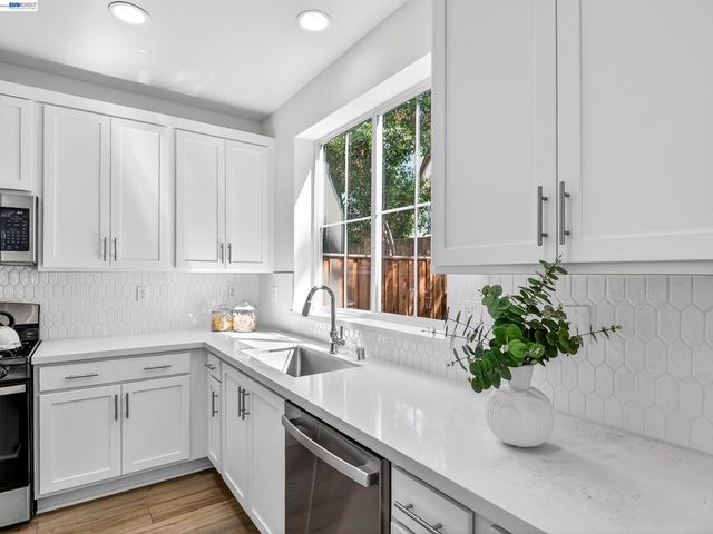34905 Limestone Ct, Union City, CA 94587