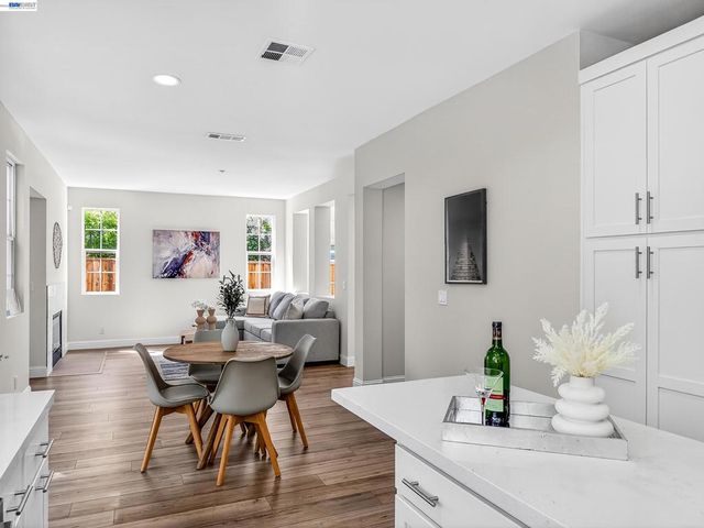 34905 Limestone Ct, Union City, CA 94587